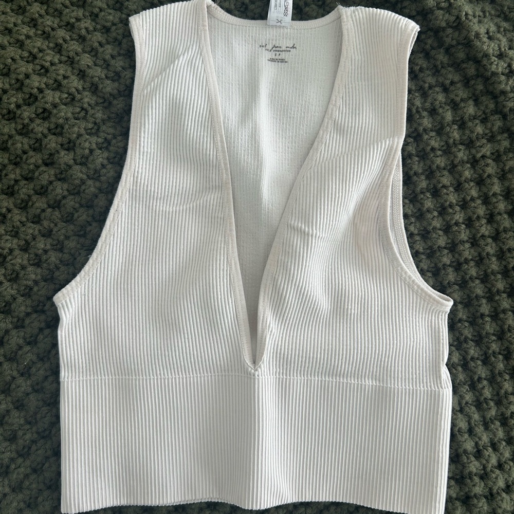 URBAN OUTFITTERS WHITE V NECK BRALETTE | SIZE SMALL